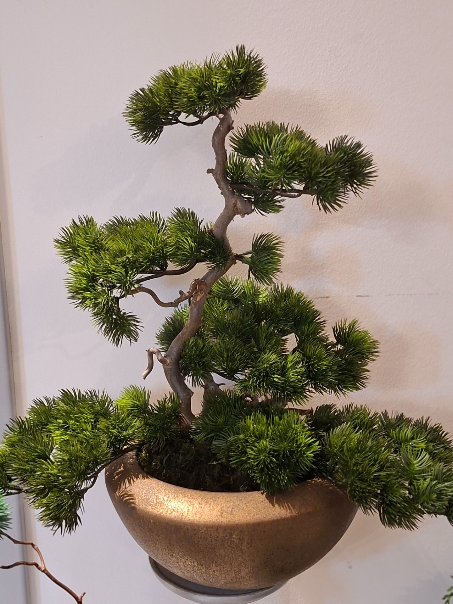 Élethű Bonsai Műfa – Prémium Dekoráció Valódi Fatörzzsel.  Asztali bonsai bronz tálban 69 000.-